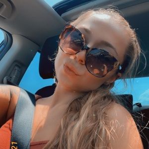 Meet your Posher, Alix